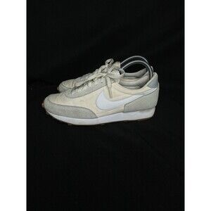 Size 7.5 Nike Daybreak White Gum Woman’s Casual Shoe Sneaker Ivory Waffle